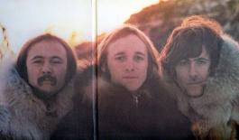 Crosby,_Stills_&_Nash,_inside.jpg